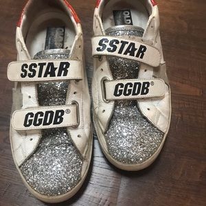 Size  38. I wear 7.5. Note they are WORN but still look cool and they are comfy